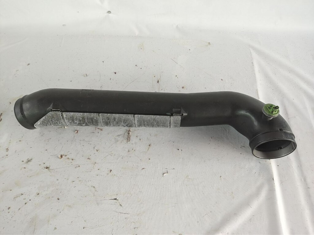 патрубок корпуса воздушного фильтра б/у \ с датчиком